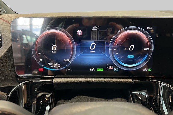 Mercedes-Benz EQA350 17 of 22