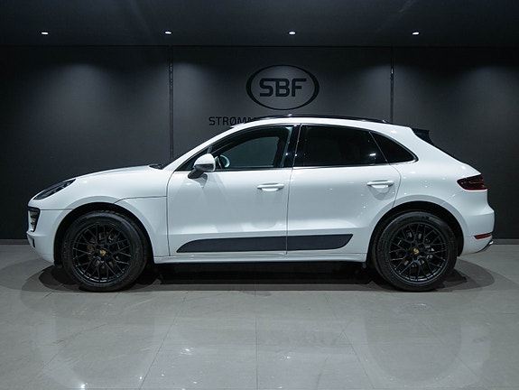 Porsche Macan 2 of 22