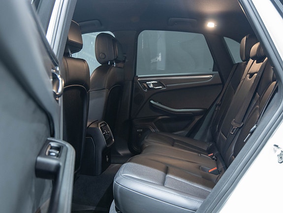 Porsche Macan 12 of 22