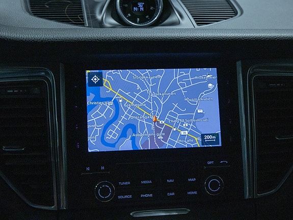 Porsche Macan 17 of 22