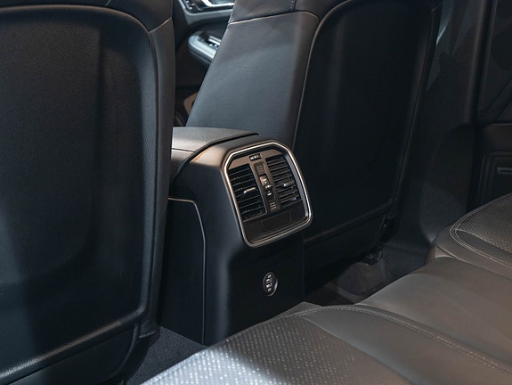 Porsche Macan 13 of 22