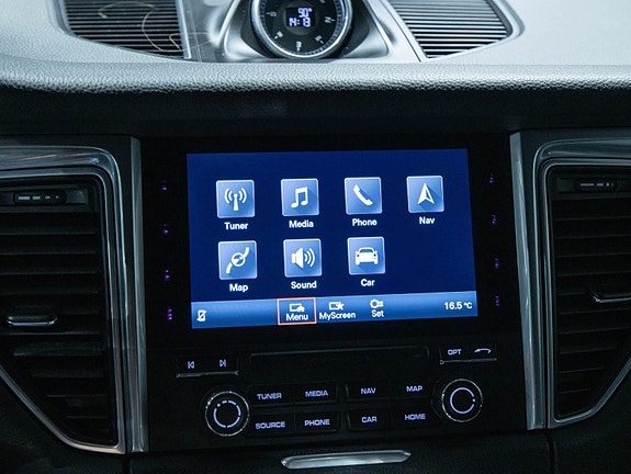 Porsche Macan 16 of 22
