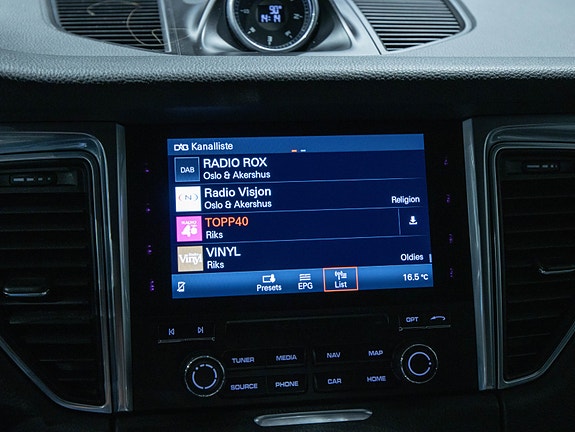 Porsche Macan 18 of 22