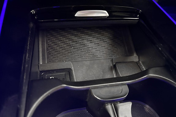 Mercedes-Benz EQA300 17 of 19