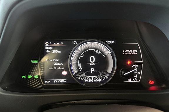 Lexus UX300e 14 of 25