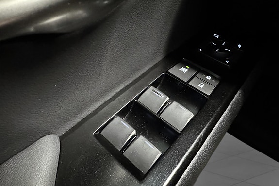 Lexus UX300e 10 of 25