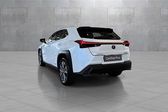Lexus UX300e 3 of 25
