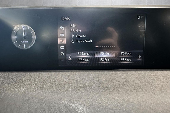 Lexus UX300e 16 of 25