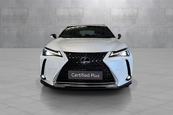 Lexus UX300e 8 of 25