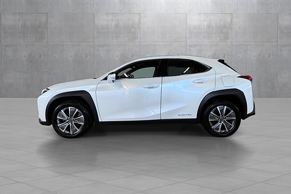 Lexus UX300e 2 of 25