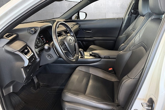 Lexus UX300e 9 of 25