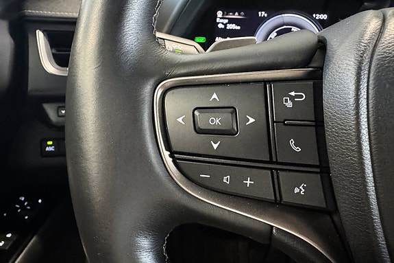 Lexus UX300e 12 of 25