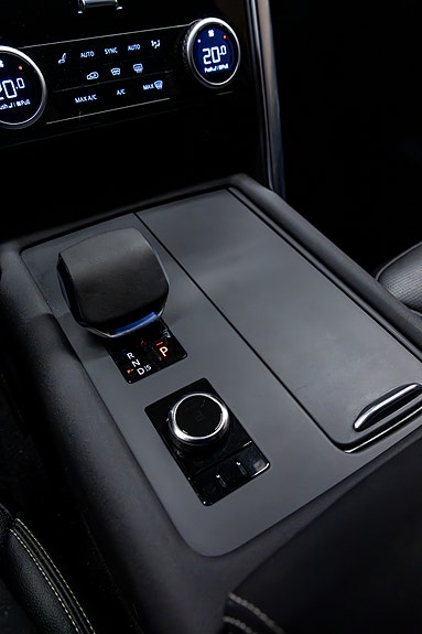 Land Rover Discovery 5 28 of 30