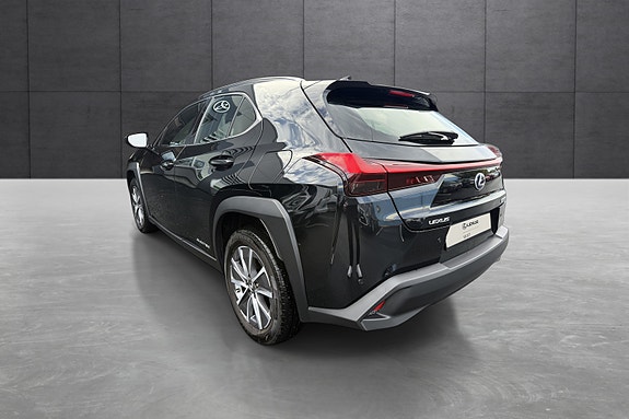 Lexus UX300e 3 of 19