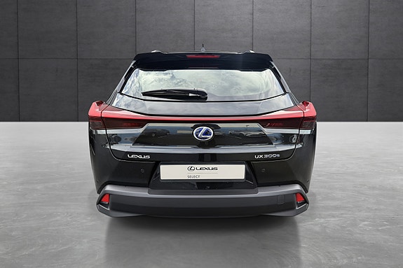 Lexus UX300e 4 of 19