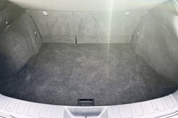 Lexus UX300e 19 of 19