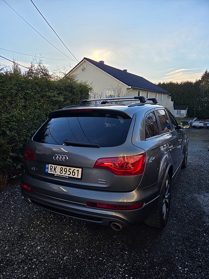 Audi Q7 2 of 17