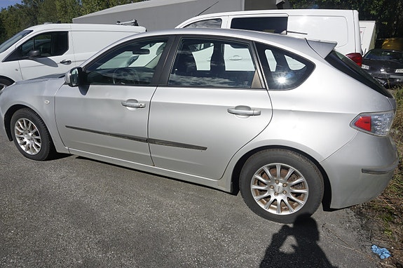 Subaru Impreza 3 of 9