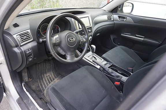 Subaru Impreza 7 of 9