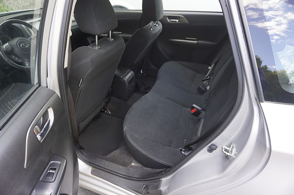 Subaru Impreza 8 of 9
