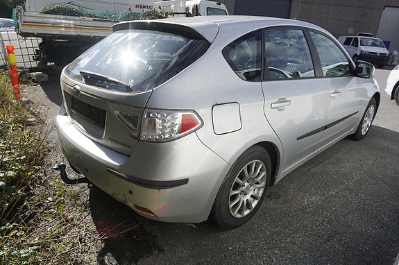 Subaru Impreza 5 of 9