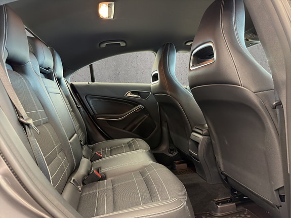 Mercedes-Benz CLA180 9 of 19