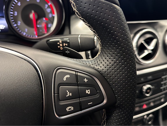 Mercedes-Benz CLA180 13 of 19