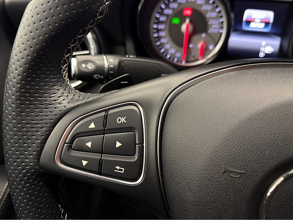 Mercedes-Benz CLA180 14 of 19