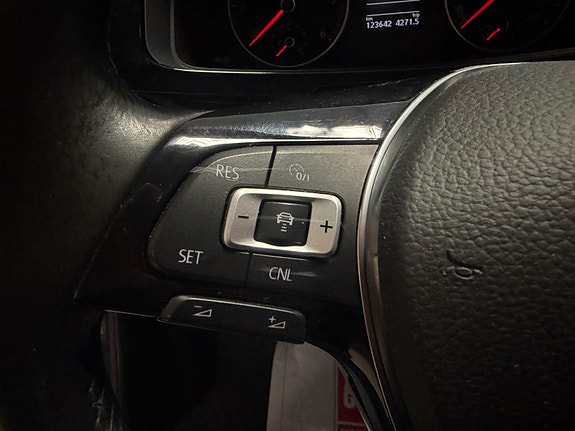 Volkswagen Caravelle 12 of 18