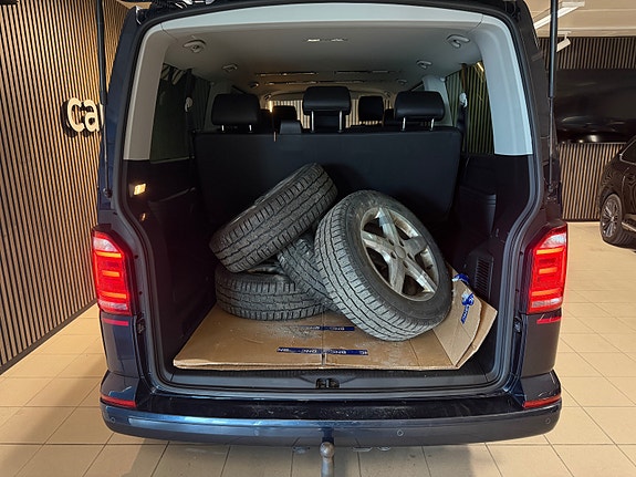 Volkswagen Caravelle 17 of 18