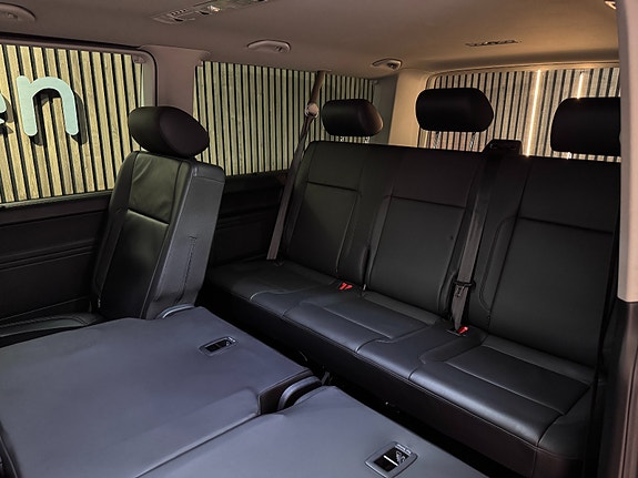Volkswagen Caravelle 7 of 18