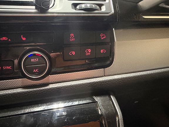 Volkswagen Caravelle 14 of 18