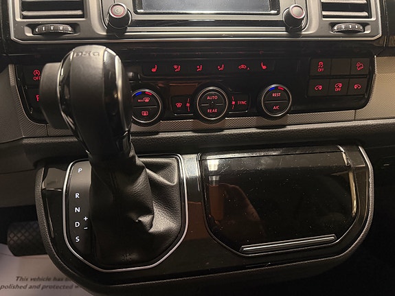 Volkswagen Caravelle 13 of 18