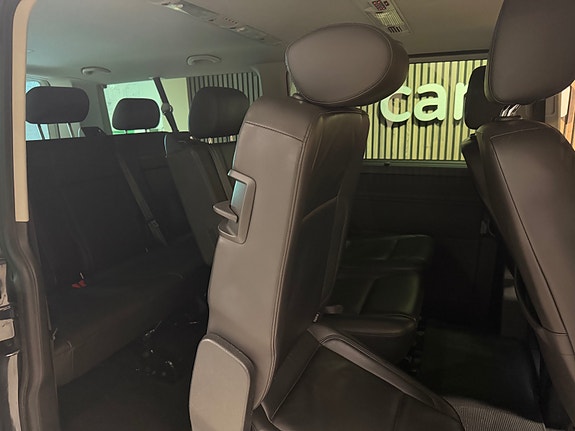 Volkswagen Caravelle 10 of 18