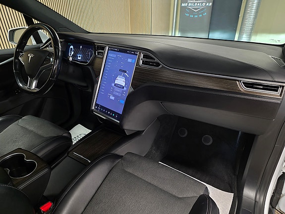 Tesla Model X 30 of 30