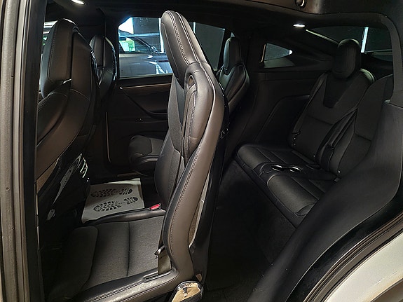 Tesla Model X 20 of 30
