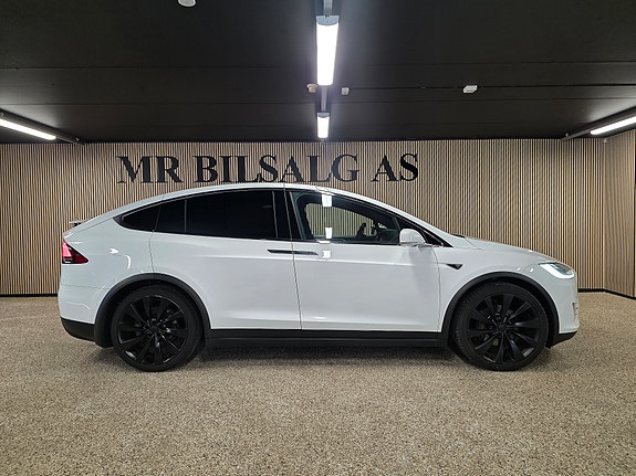Tesla Model X 13 of 30