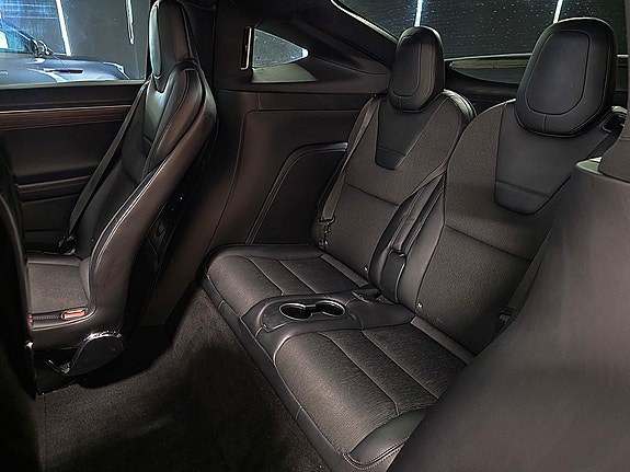 Tesla Model X 21 of 30