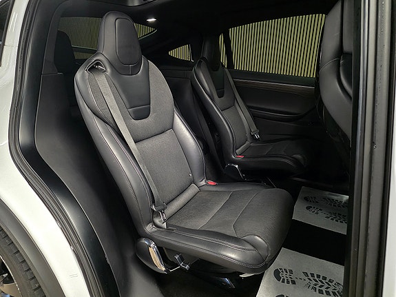 Tesla Model X 25 of 30