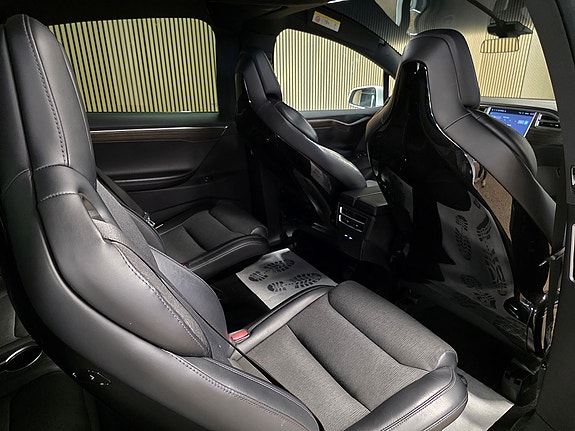 Tesla Model X 23 of 30