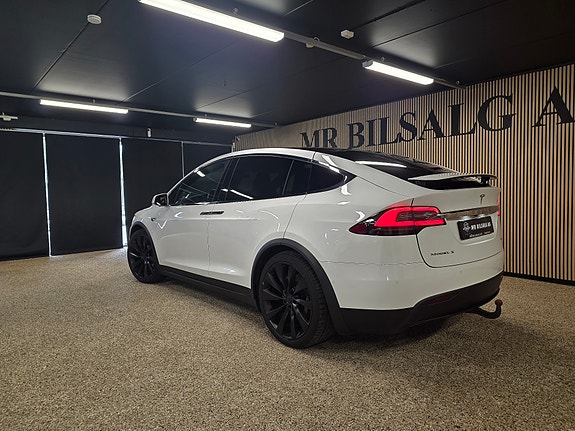 Tesla Model X 7 of 30