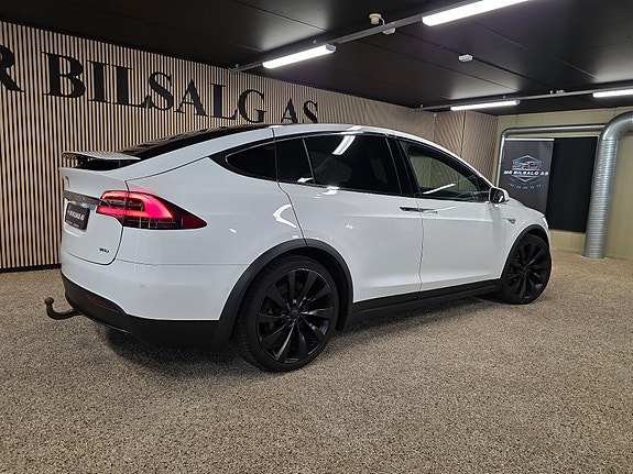 Tesla Model X 12 of 30