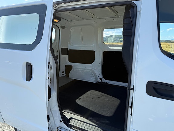 Nissan e-NV200 4 of 19