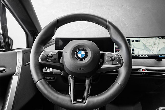 BMW iX 18 of 30