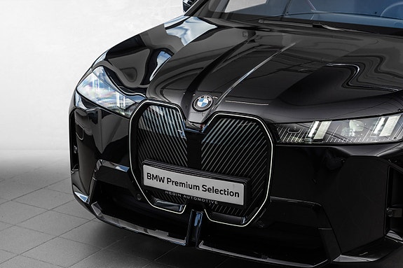 BMW iX 2 of 30