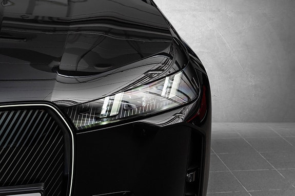 BMW iX 4 of 30