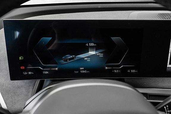 BMW iX 20 of 30