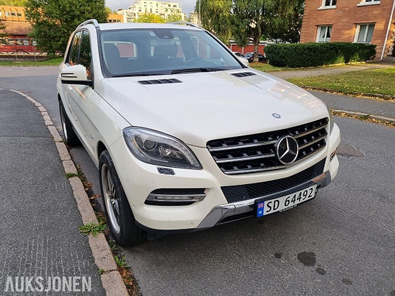 Mercedes-Benz M-Klasse 2 of 12
