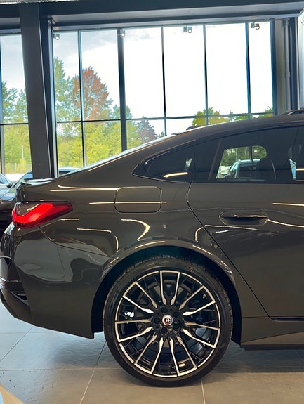 BMW i4 18 of 30