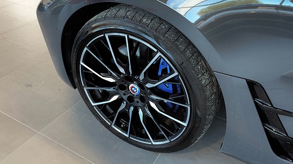 BMW i4 10 of 30